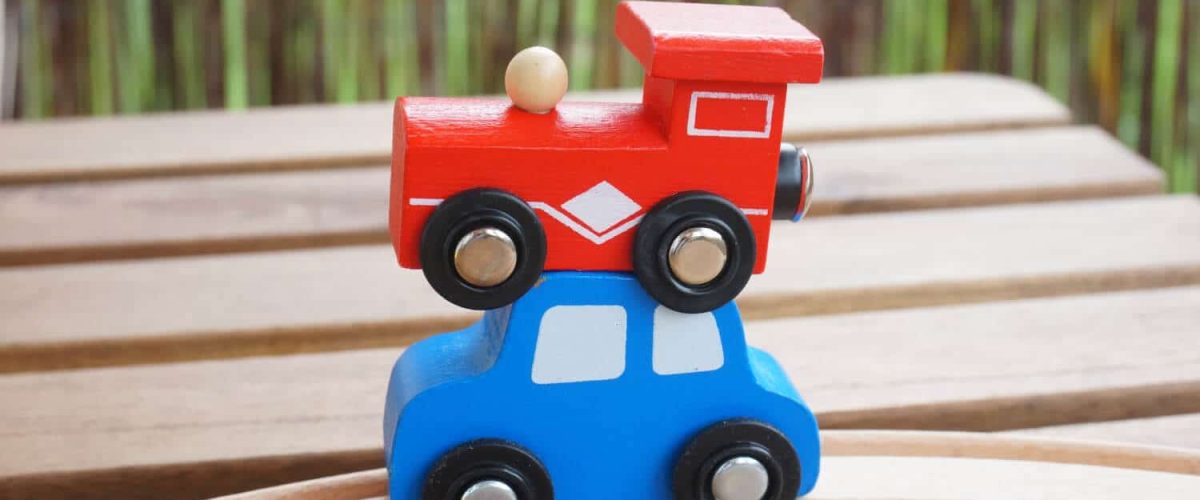 vertical-selective-focus-shot-red-wagon-blue-car-placed-each-other-wooden-table (1)